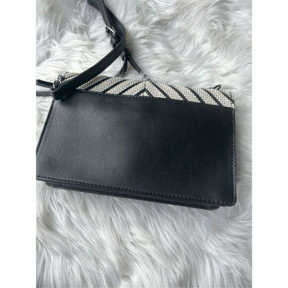 COPY - Simply Vera Vera Wang Black White Crossbody Purse - Picture 4 of 9